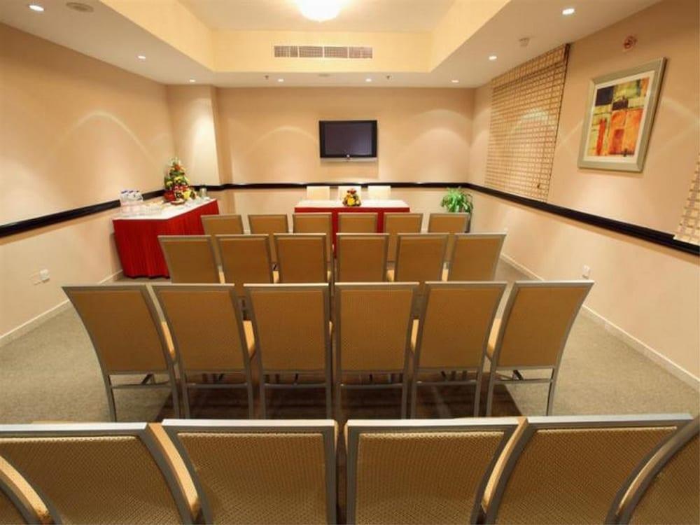 Xclusive Hotel Apartments Дубай Экстерьер фото